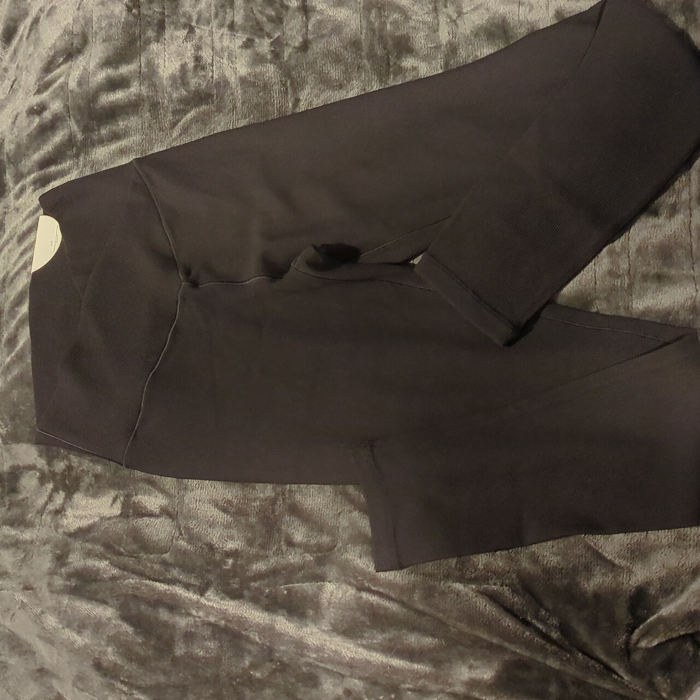 Lady's leggings Size Medium 7/8 NWT